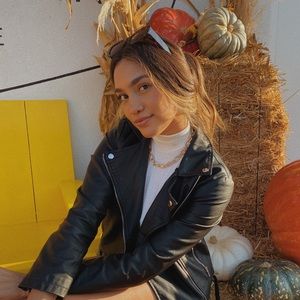 Meet your Posher, Riley